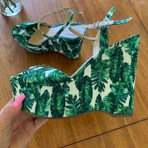 Schutz banana leaf platform heel
